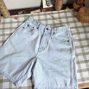 Vintage Jordache Light Wash Denim Shorts 26-27